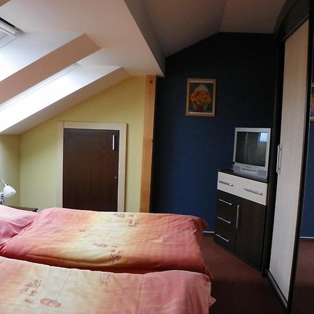 Hostinec A Penzion U Sv. Mikulase Hať Εξωτερικό φωτογραφία